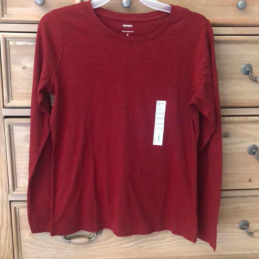 NWT wine colored long sleeve crew neck Everyday Tee size small